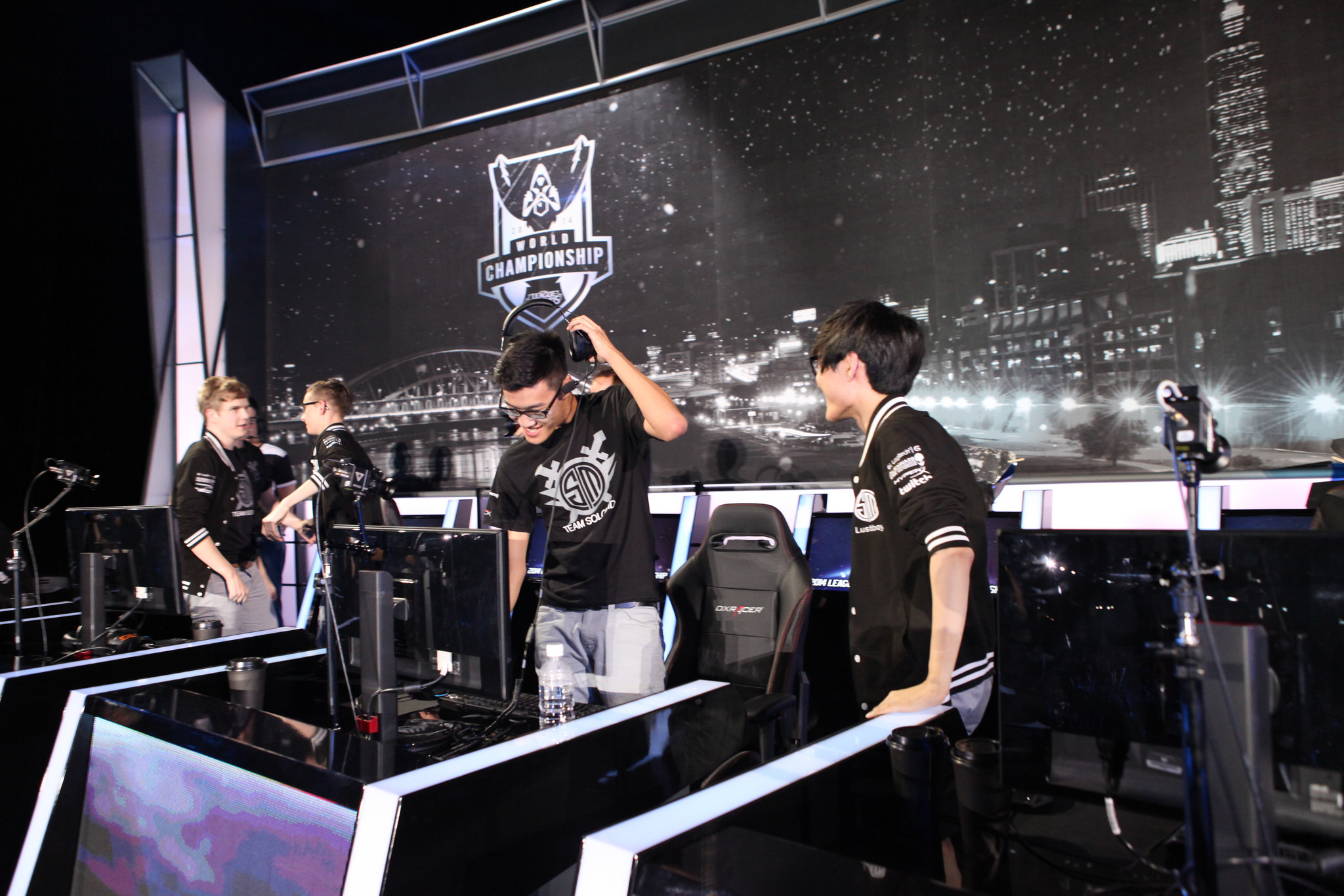 LPL夏季赛落幕：JD Gaming、Top Esports、Royal Never Give Up等四队晋级全球总决赛
